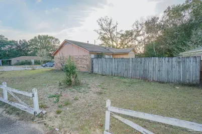 7150 Santa Barbara St, Pensacola, FL 32526 - Photo 4