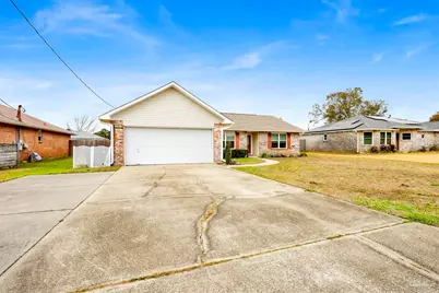 2121 Coral Creek Dr, Pensacola, FL 32506 - Photo 2