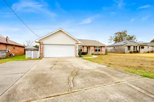 2121 Coral Creek Dr, Pensacola, FL 32506 - Photo 2