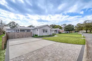 121 SE Gilliland Rd, Pensacola, FL 32507 - Photo 2