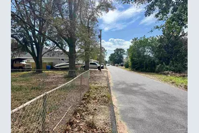 2206 Janet St, Navarre, FL 32566 - Photo 2