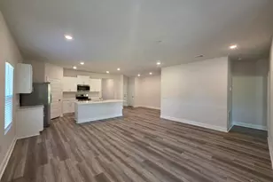 8057 Fir Tree Dr, Milton, FL 32583 - Photo 4