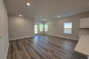 8057 Fir Tree Dr, Milton, FL 32583 - Photo 6