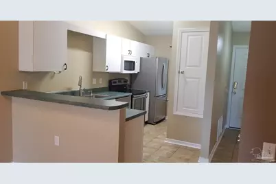 319 Loveland Cir, Pensacola, FL 32526 - Photo 2