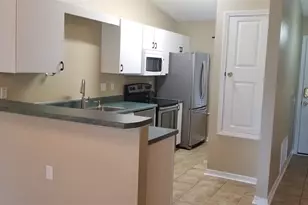 319 Loveland Cir, Pensacola, FL 32526 - Photo 2