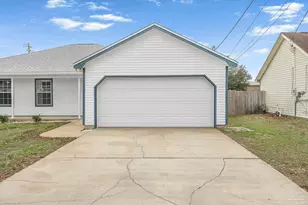 2285 Estate Cir, Navarre, FL 32566 - Photo 4