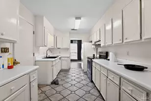 5687 Nicholas Ln, Pensacola, FL 32526 - Photo 8