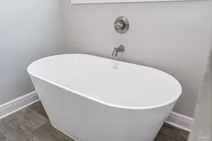 8425 Tippin Ave, Pensacola, FL 32504 - Photo 14