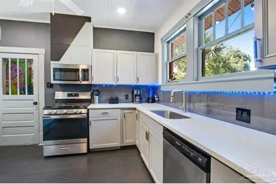 107 D St, Pensacola, FL 32502 - Photo 6