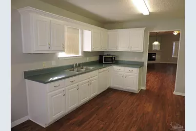 1897 Gulf Bay Ln, Pensacola, FL 32506 - Photo 4