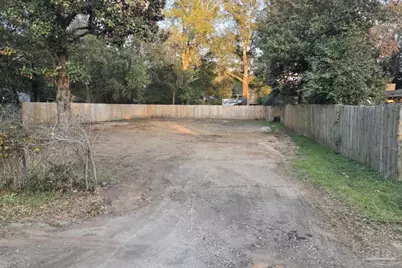 6410 Skyline Dr, Milton, FL 32570 - Photo 2