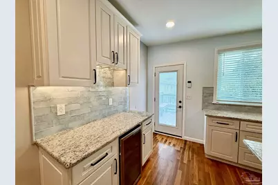 205 Fairpoint Dr, Gulf Breeze, FL 32561 - Photo 10