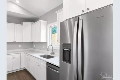 241 N H St, Pensacola, FL 32502 - Photo 10