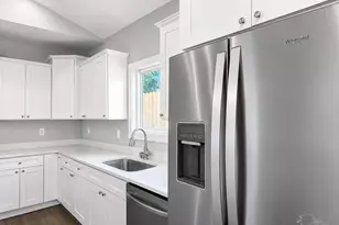 241 N H St, Pensacola, FL 32502 - Photo 10