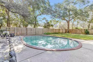 103 Highpoint Dr, Gulf Breeze, FL 32561 - Photo 2