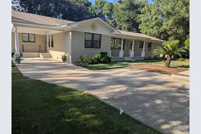 426 Fairpoint Dr, Gulf Breeze, FL 32561 - Photo 2