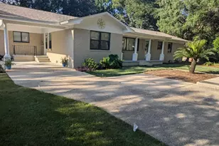 426 Fairpoint Dr, Gulf Breeze, FL 32561 - Photo 2