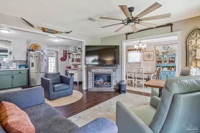 2511 W Kingsfield Dr, Cantonment, FL 32533 - Photo 8