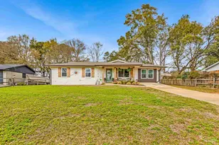 2511 W Kingsfield Dr, Cantonment, FL 32533 - Photo 2