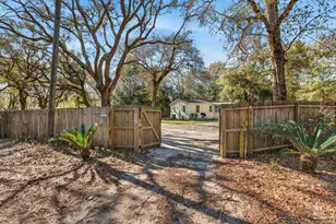 7304 St John's Cir, Milton, FL 32583 - Photo 2