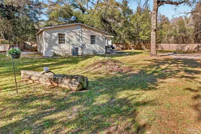 7304 St Johns Cir, Milton, FL 32583 - Photo 8