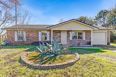 407 Celeste Ct, Mary Esther, FL 32569 - Photo 2