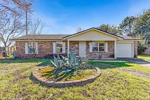 407 Celeste Ct, Mary Esther, FL 32569 - Photo 1