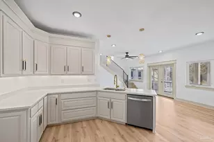 1045 Magnolia Ln, Gulf Breeze, FL 32563 - Photo 8