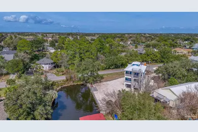 1045 Magnolia Ln, Gulf Breeze, FL 32563 - Photo 54