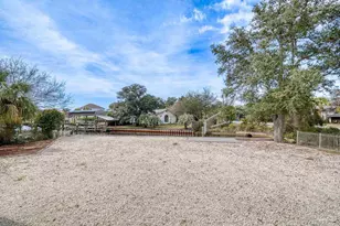 1045 Magnolia Ln, Gulf Breeze, FL 32563 - Photo 36