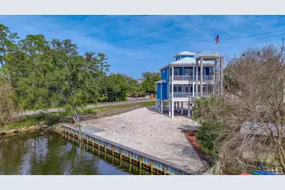 1045 Magnolia Ln, Gulf Breeze, FL 32563 - Photo 4