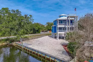 1045 Magnolia Ln, Gulf Breeze, FL 32563 - Photo 4