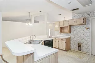 100 Oviedo St, Gulf Breeze, FL 32561 - Photo 14