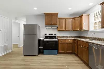 2049 N Roberts Cir, Cantonment, FL 32534 - Photo 8