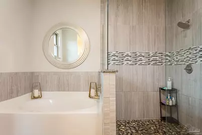 1018 Villa Venyce Ct, Gulf Breeze, FL 32563 - Photo 16