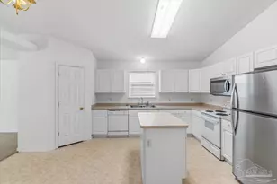 9523 Parker Pl Dr, Navarre, FL 32566 - Photo 10