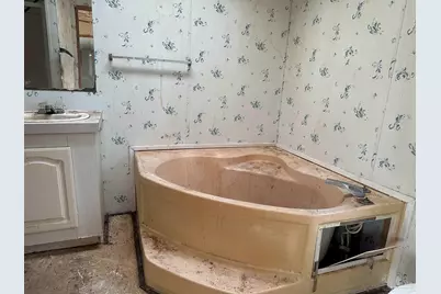 222 Vann Cir, Laurel Hill, FL 32567 - Photo 8