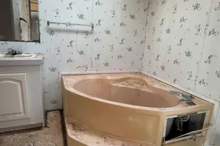 222 Vann Cir, Laurel Hill, FL 32567 - Photo 8