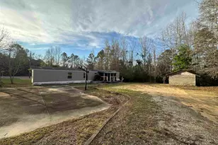 222 Vann Cir, Paxton, FL 32567 - Photo 2