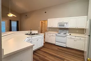 711 Marsh Harbor Dr, Mary Esther, FL 32569 - Photo 4