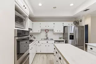 2437 W Bayshore Rd, Gulf Breeze, FL 32563 - Photo 20