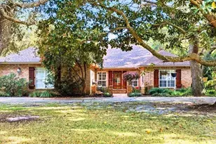 2437 W Bayshore Rd, Gulf Breeze, FL 32563 - Photo 2