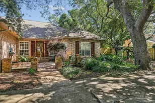 2437 W Bayshore Rd, Gulf Breeze, FL 32563 - Photo 52