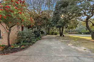 2437 W Bayshore Rd, Gulf Breeze, FL 32563 - Photo 46