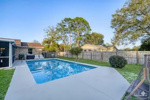 3601 Swan Ln, Pensacola, FL 32504 - Photo 2