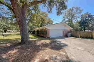 11 Gunn Cir, Pensacola, FL 32506 - Photo 2