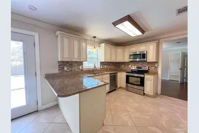 11 Gunn Cir, Pensacola, FL 32506 - Photo 8