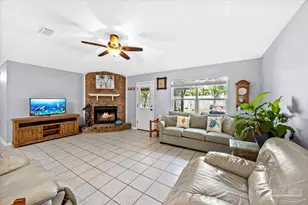 2712 Summertree Ln, Gulf Breeze, FL 32563 - Photo 10