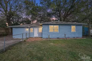 8 Mindoro Cir, Pensacola, FL 32507 - Photo 2