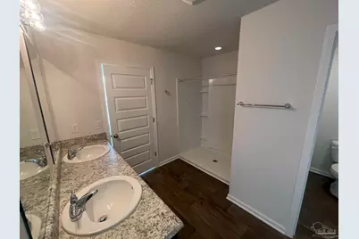 10541 Queens Gate Cir, Pensacola, FL 32506 - Photo 4